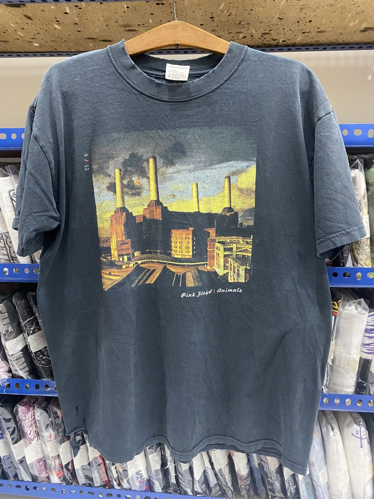 Band Tees DISTRESSED PINK FLOYD ANIMALS TSHIRT Size US L / EU 52-54 / 3 - 1 Thumbnail