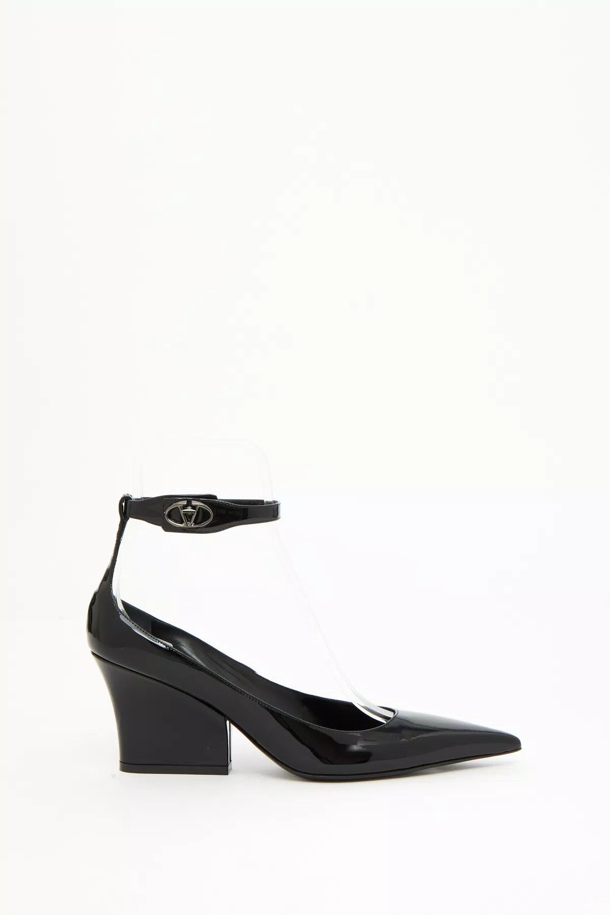 Valentino o1s1wg110426 Vlogo Signature Pumps in Black Size US 7 / IT 37 - 1 Thumbnail