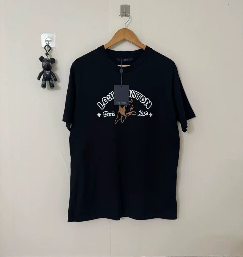 Louis Vuitton Louis Vuitton Tyler Puppy Short Sleeve Size US L / EU 52-54 / 3 - 1 Thumbnail
