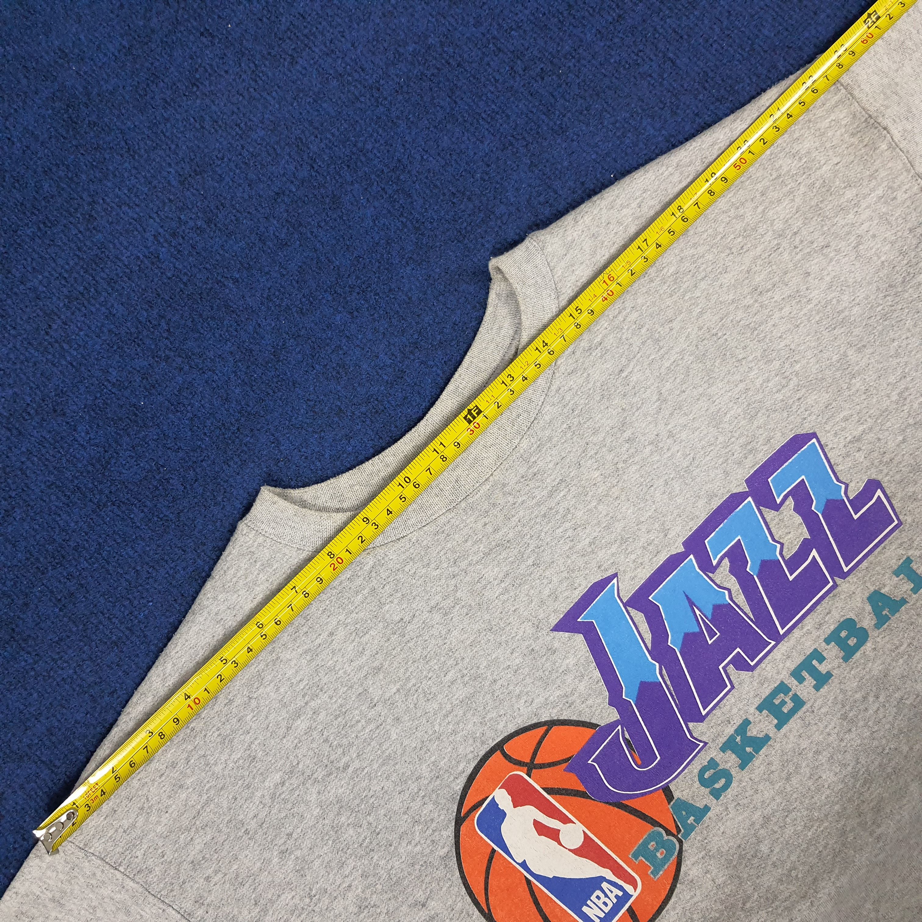 Champion × NBA × Vintage Vintage Champion NBA Jazz Basketball Sports Sweatshirt Size US M / EU 48-50 / 2 - 8 Thumbnail