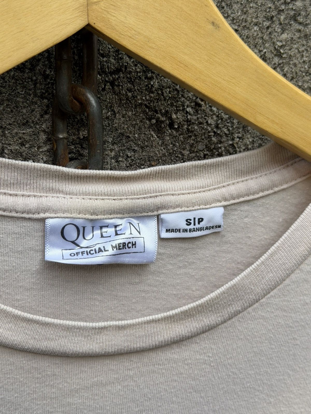 Vintage Trashed Queen “Tour ’75” Graphic Tee - distressed a- erd Size US S / EU 44-46 / 1 - 3 Thumbnail