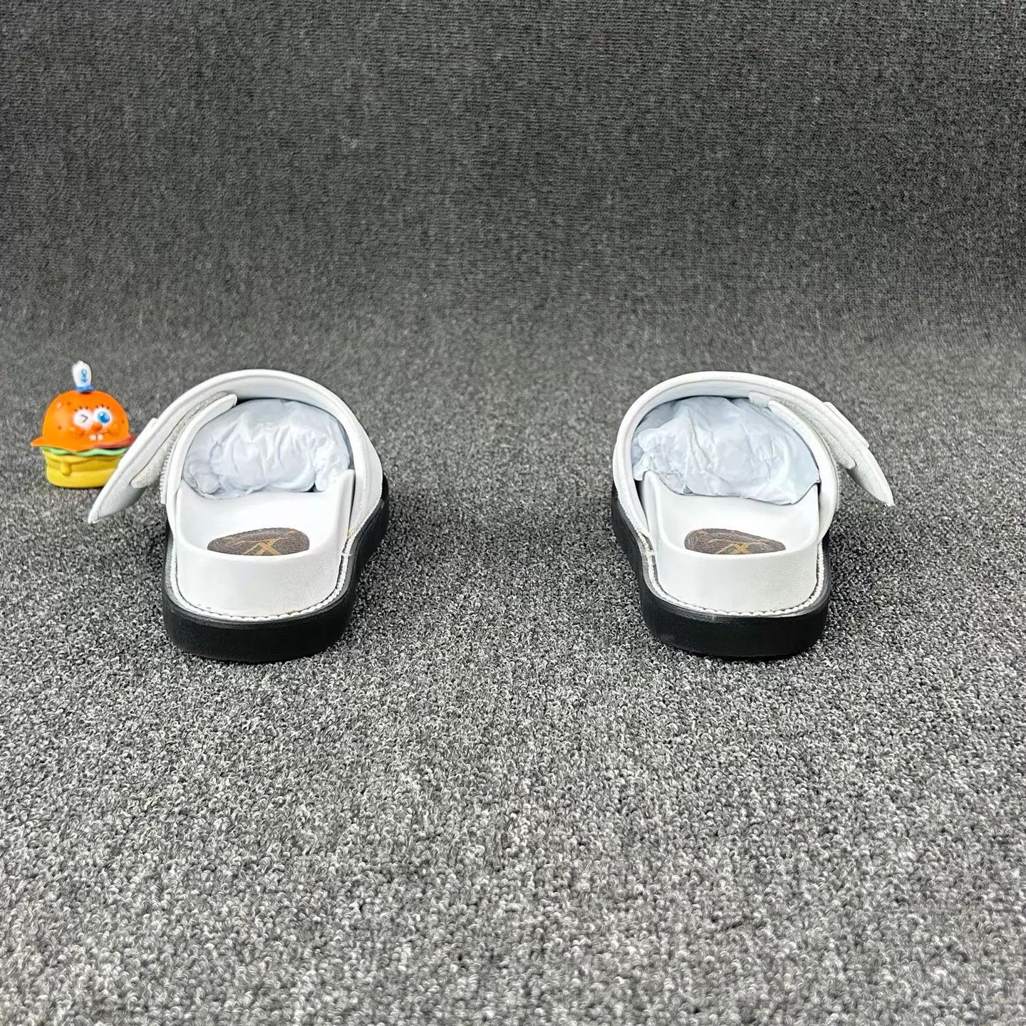 Louis Vuitton Louis Vuitton White Slippers 37 HB6839 Size US 6.5 / IT 36.5 - 5 Thumbnail