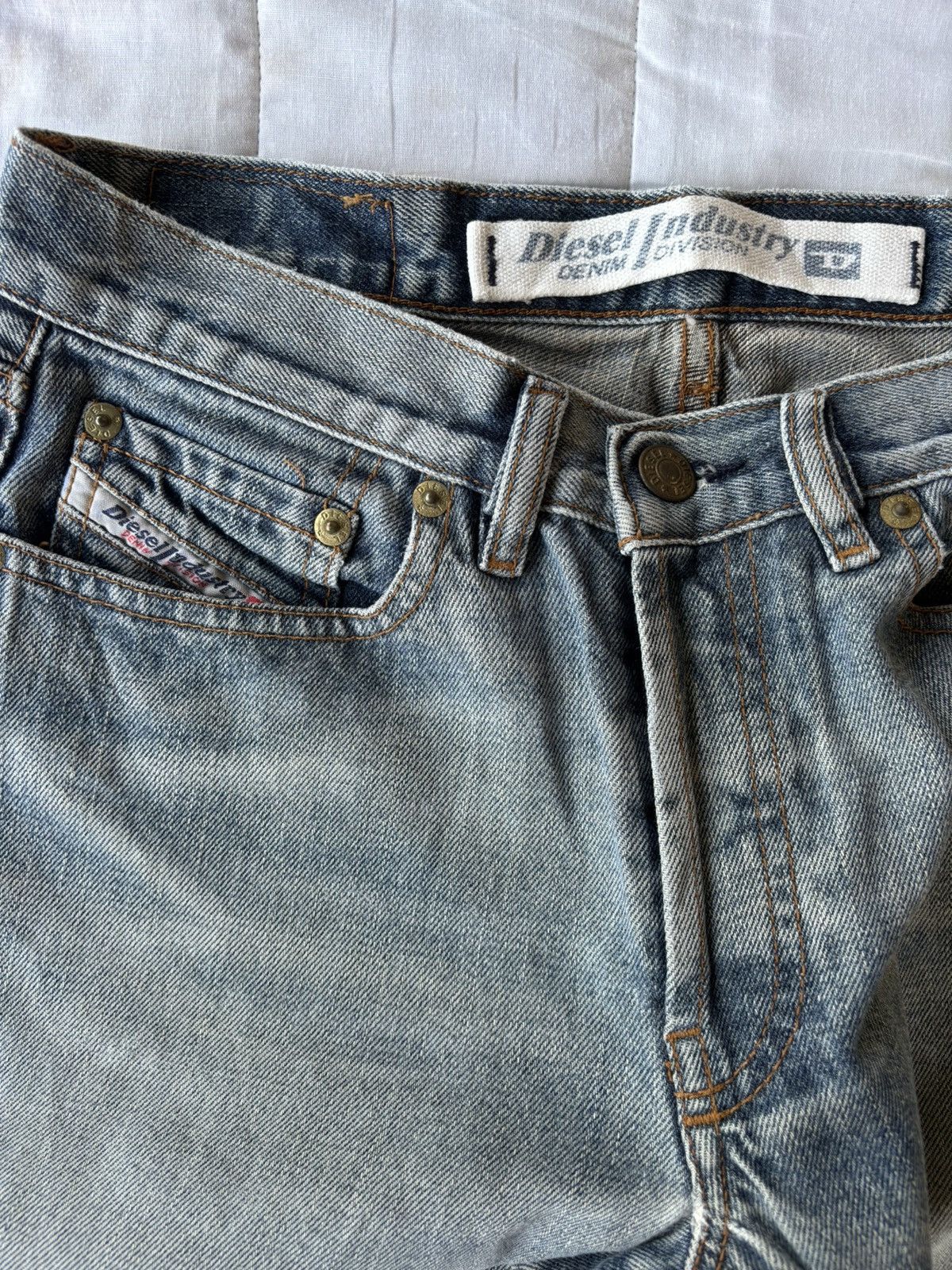 Diesel DIESEL INDUSTRY VINTAGE WASH REGULAR STRAIGHT JEANS Size 28" / US 6 / IT 42 - 9 Thumbnail