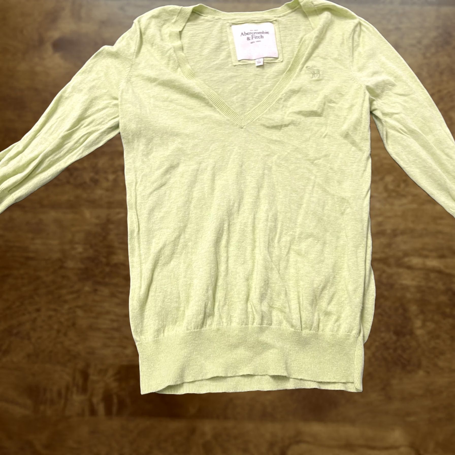 Abercrombie & Fitch Abercrombie & Fitch Sweater Womens Large Green V-Neck Long Sleeve Lightweight Pullover Knit Logo Banded Ribbed Crew Neck Size L / US 10 / IT 46 - 1 Thumbnail