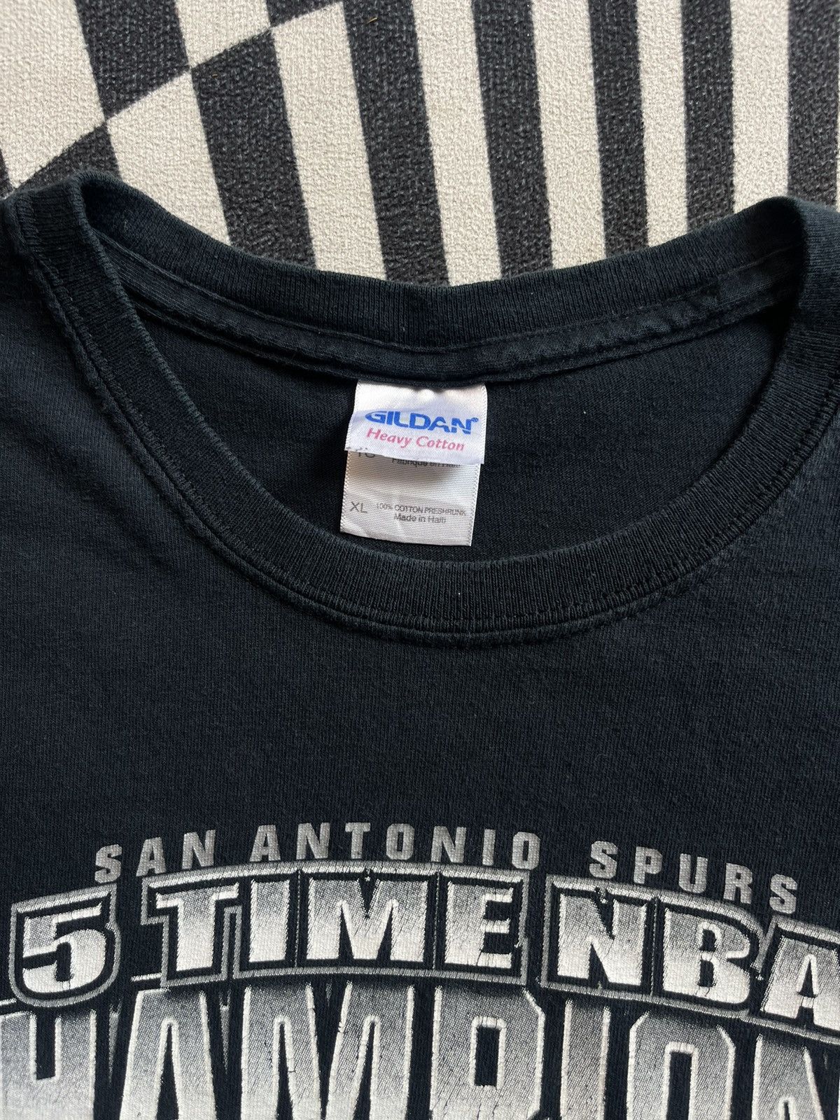NBA San Antonio Spurs CHAMPIONS 99’s-2014’s Trophy Tshirt Size US XL / EU 56 / 4 - 4 Thumbnail