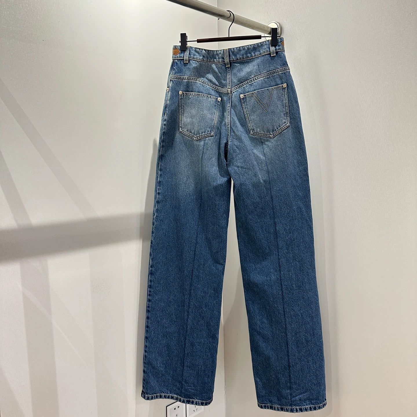 Louis Vuitton Louis Vuitton may230 Leather Logo Buckle Jeans 36 Cotton Size 26" / US 2 / IT 38 - 2 Thumbnail