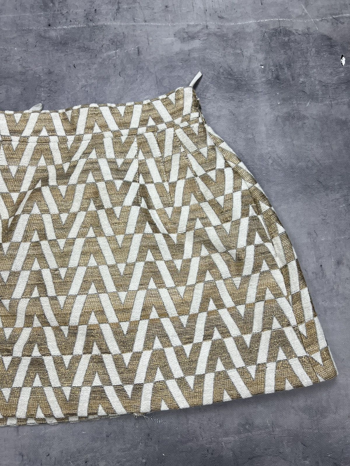 Valentino Valentino VLOGO Gold White Monogram Mini Skirt Skort Sz 42 Size 28" / US 6 / IT 42 - 2 Thumbnail