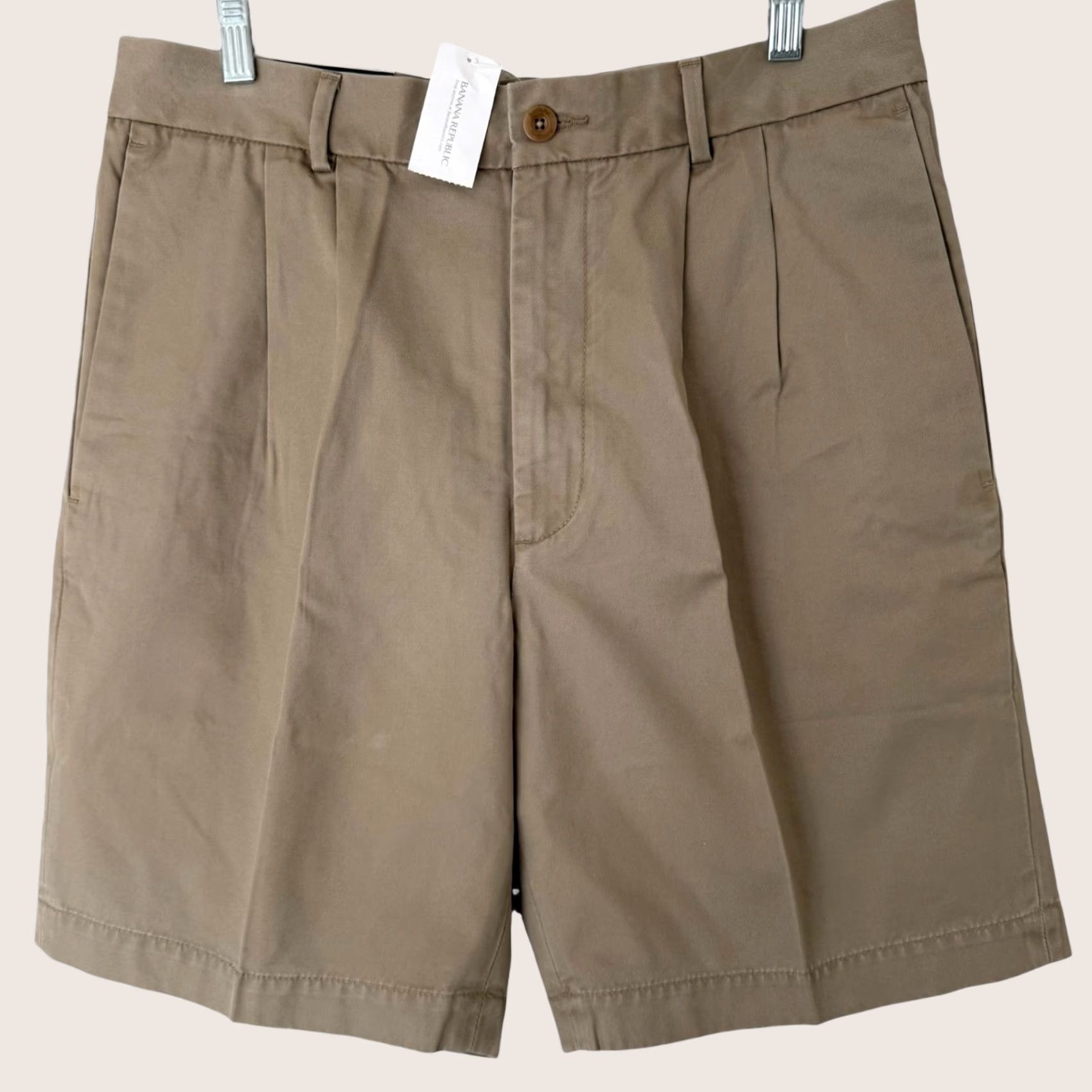 Banana Republic VINTAGE Banana Republic Pleated Chino Short Mens 34 Tan Khaki Safari Preppy NEW Short Chino Mens 34 Tan Size US 34 / EU 50 - 1 Thumbnail