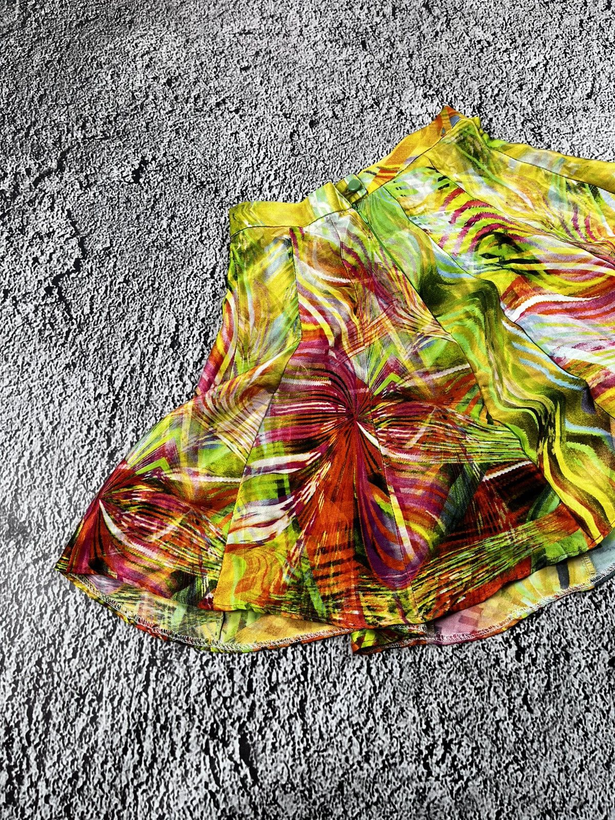 Vintage VINTAGE JPG STYLE ARTWORK MINI SKIRT ALL OVER Size 24" / US 00 / IT 34 - 2 Thumbnail