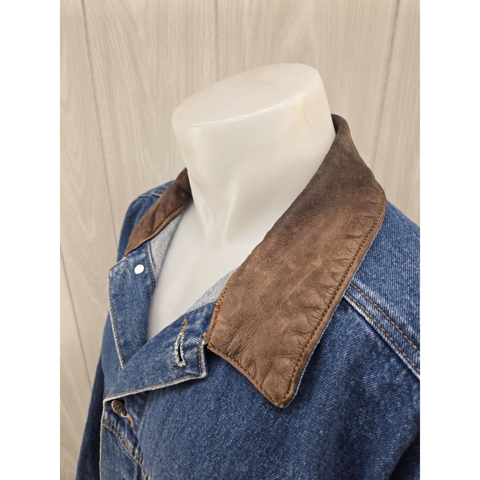 Marlboro VINTAGE Marlboro Country Store Cotton Denim Jean Jacket Leather Collar Men's XL Jacket Men Blue Denim Size US 36 / EU 52 - 4 Thumbnail