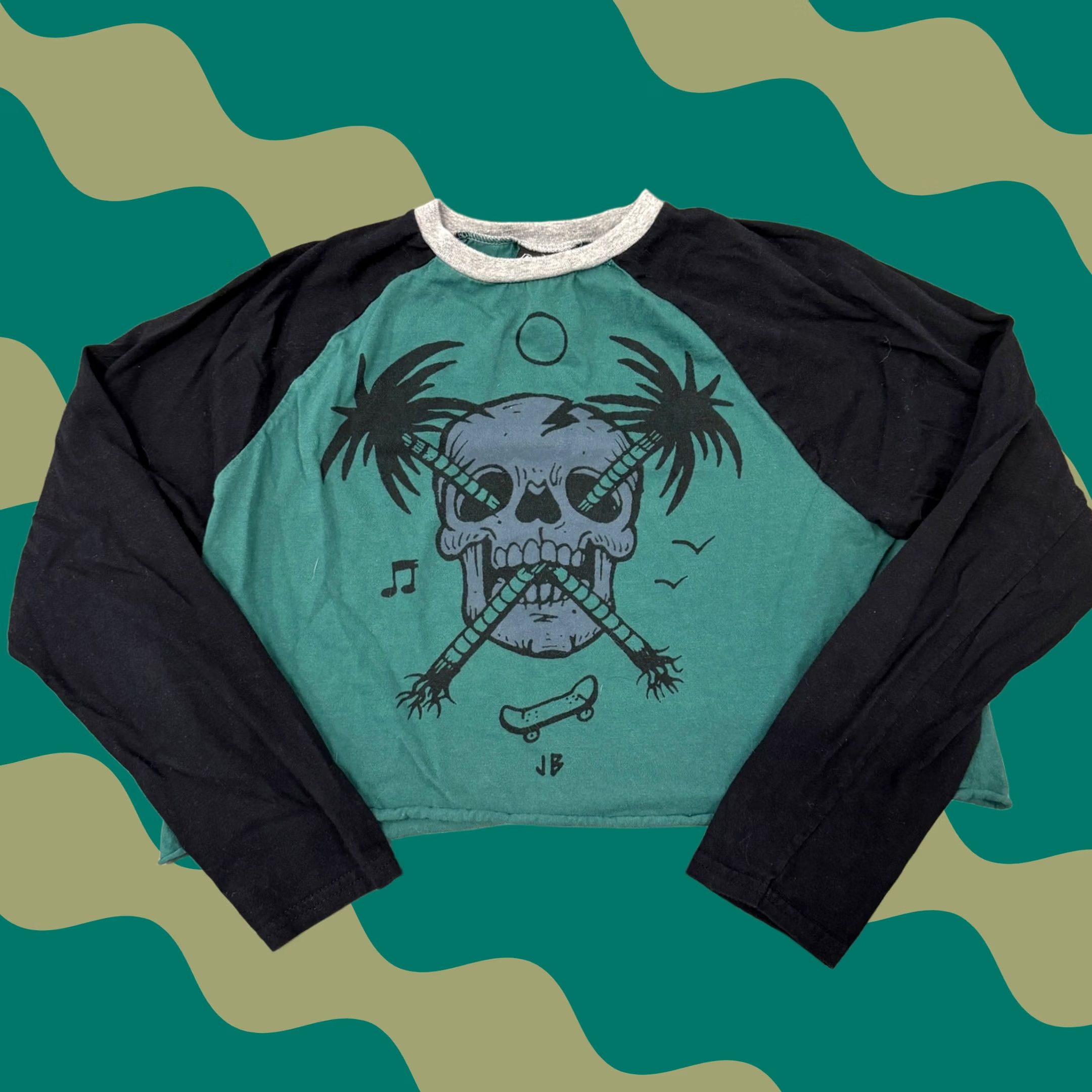 Volcom VINTAGE Volcom Skull Crossbones Longsleeve Crop Top XL Women Black Green T-Shirt 90s 00s Mens Womens Boys Girls Size XL / US 12-14 / IT 48-50 - 1 Thumbnail