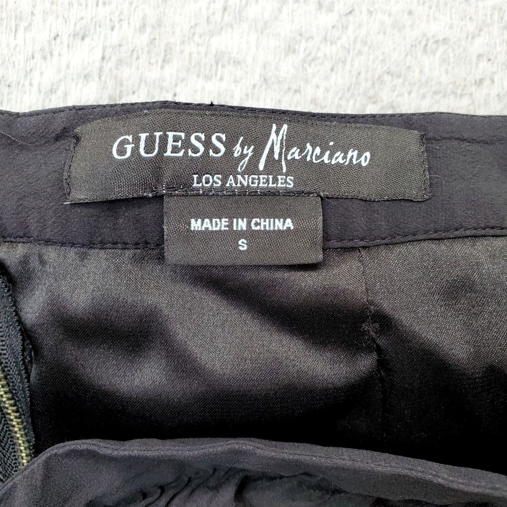 Vintage GUESS by Marciano Mini Skirt Women S Black Silk Ruffle Trim Stretch Back Zip Mens? Size 28" / US 6 / IT 42 - 6 Thumbnail