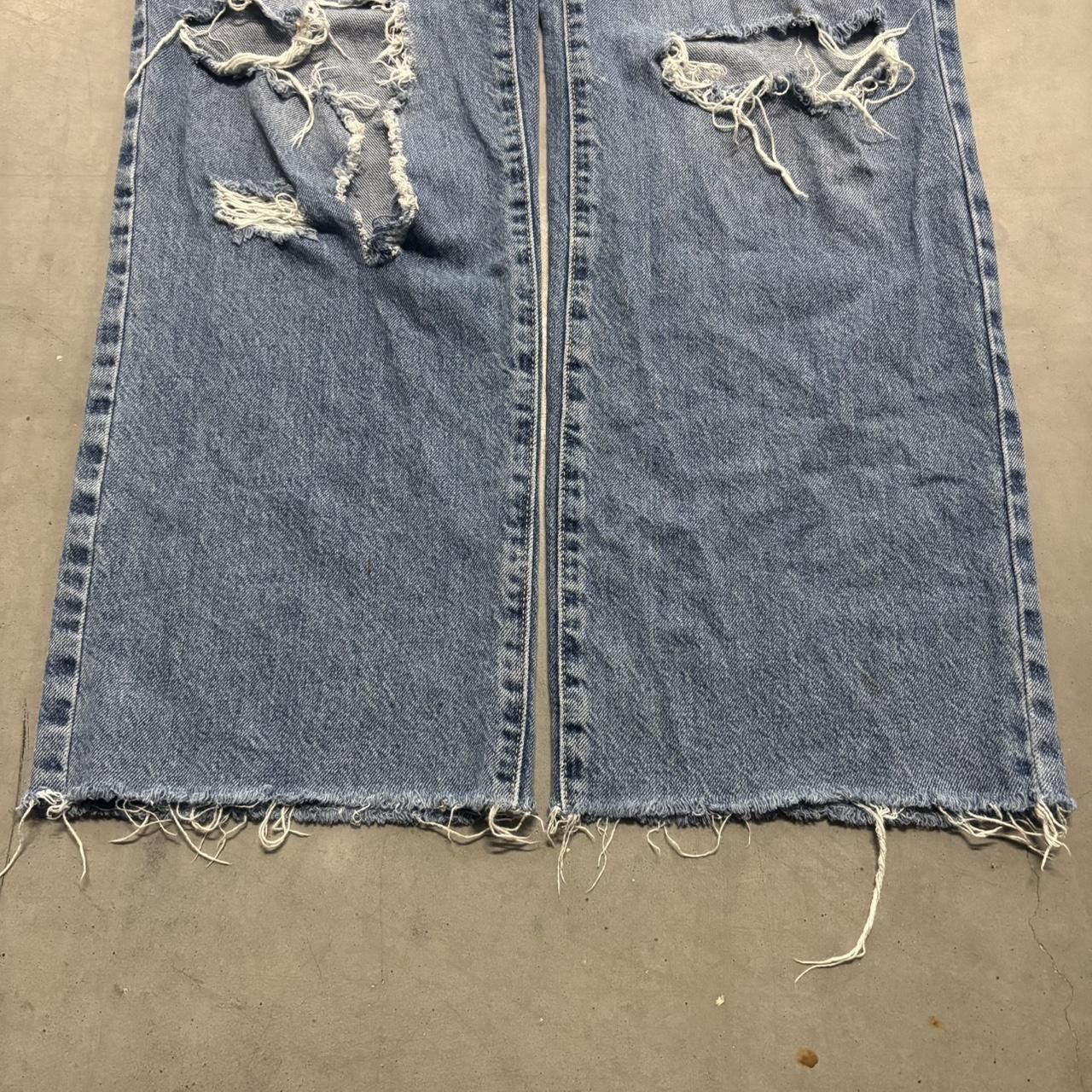 Vintage Crazy Vintage Y2K/2000s Super Baggy Wideleg Skater Medium Wash Denim Jeans with a built in belt! Size US 27 - 3 Thumbnail