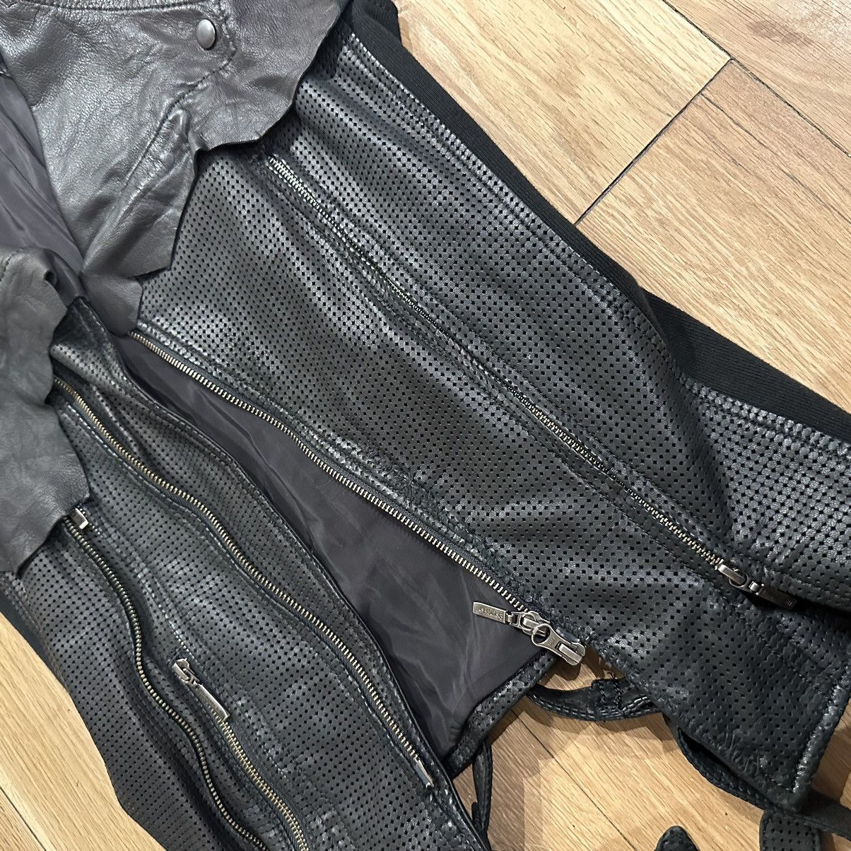 Yasuyuki Ishii Yasuyuki Ishii 1 of 1 Sample Leather Vest Size US M / EU 48-50 / 2 - 4 Thumbnail