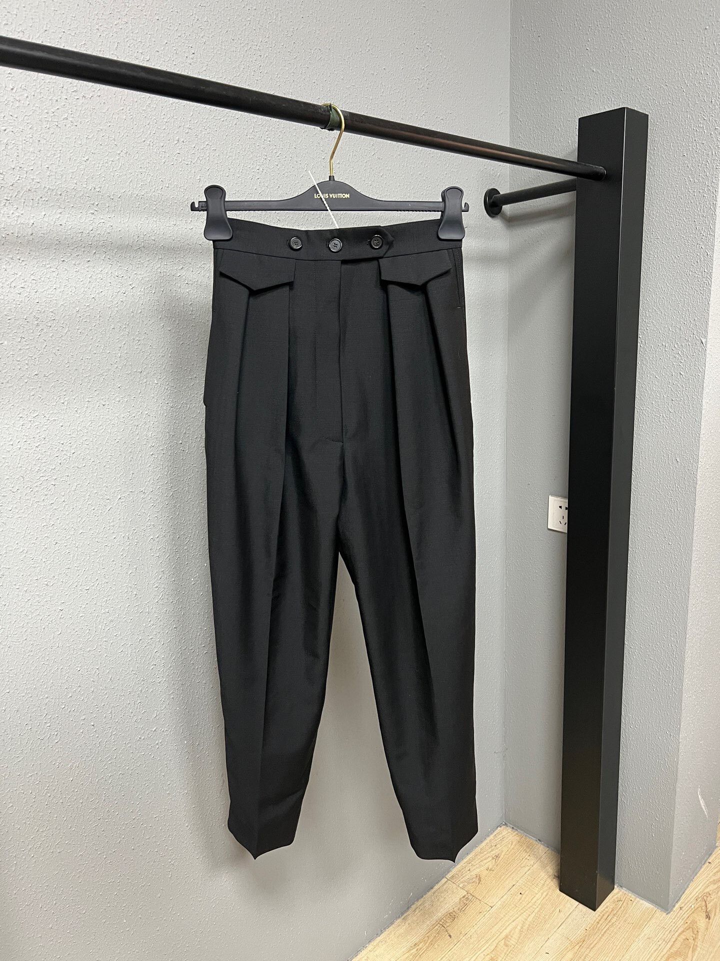 Celine old Celine black carrot pants size 34 Size 34" / US 12 / IT 48 - 1 Thumbnail