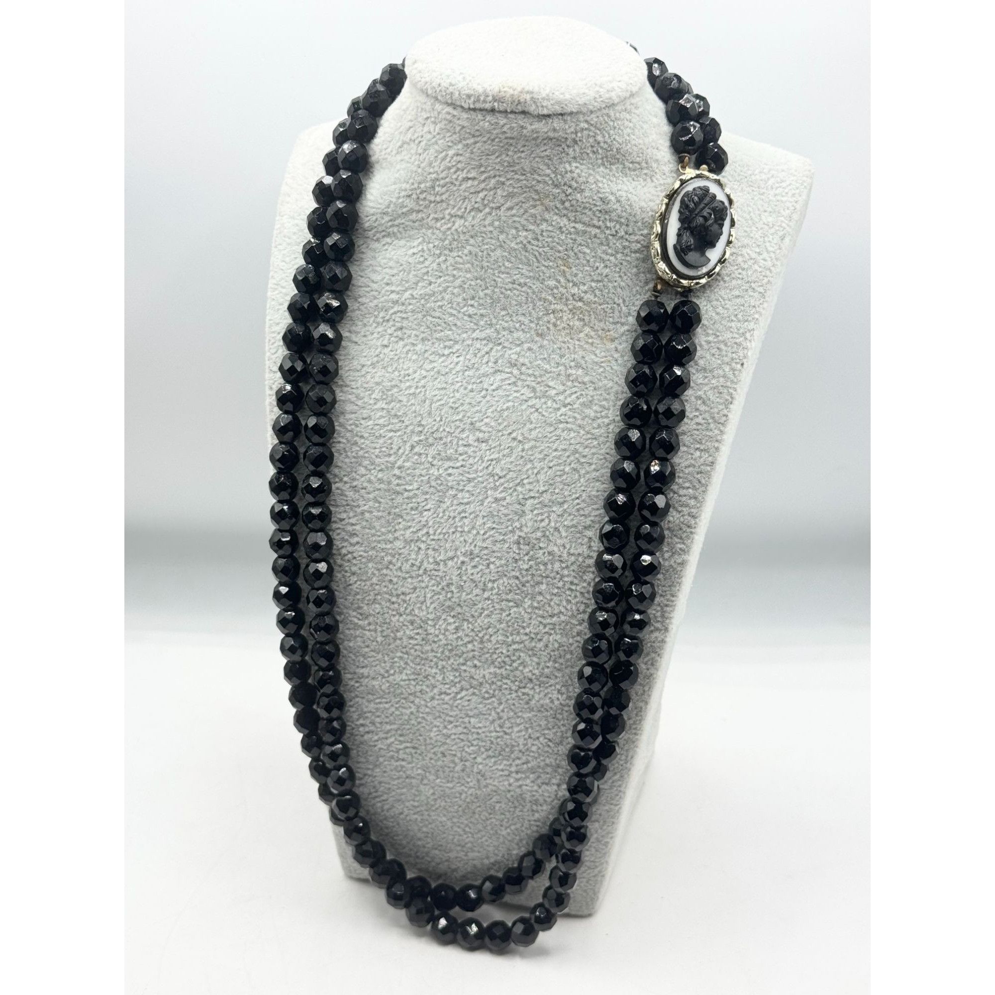 Vintage Vintage black glass beaded double strand cameo necklace Size ONE SIZE - 1 Thumbnail