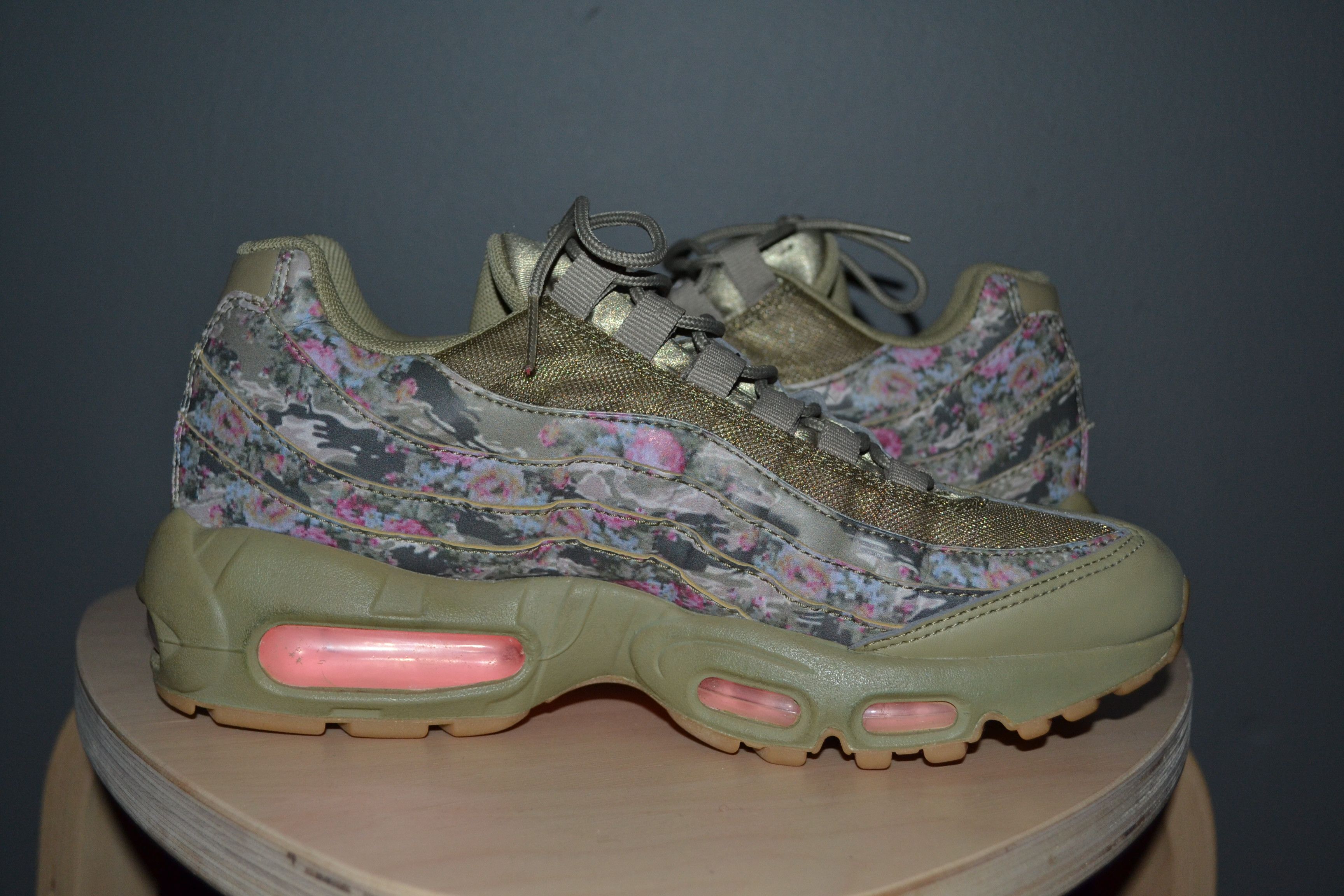 Nike Nike Air Max 95 Floral Camo Olive Womens Size 7 AQ6385-200 Size US 7 / IT 37 - 12 Thumbnail
