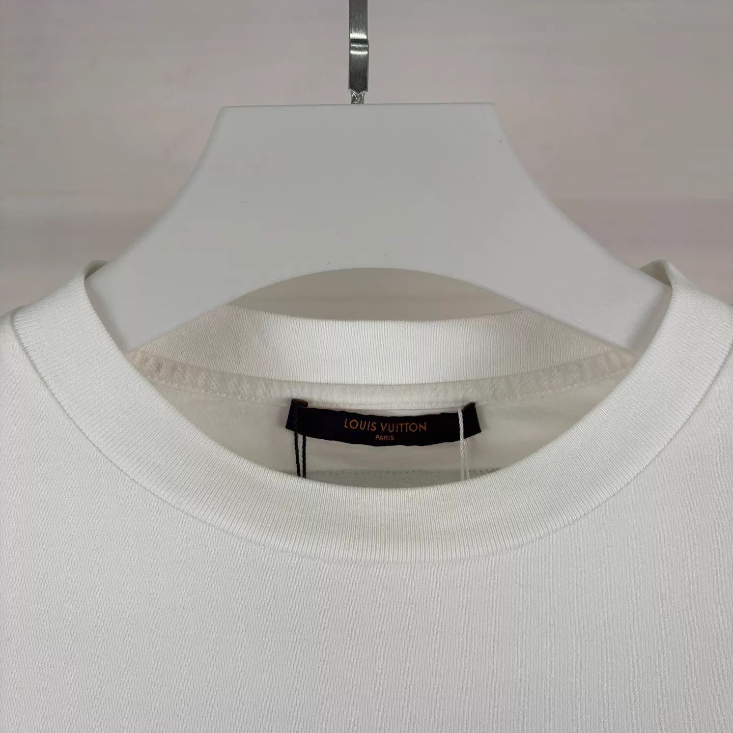 Louis Vuitton Louis Vuitton White Embossed Logo Long Sleeve Tee M Size US M / EU 48-50 / 2 - 3 Thumbnail