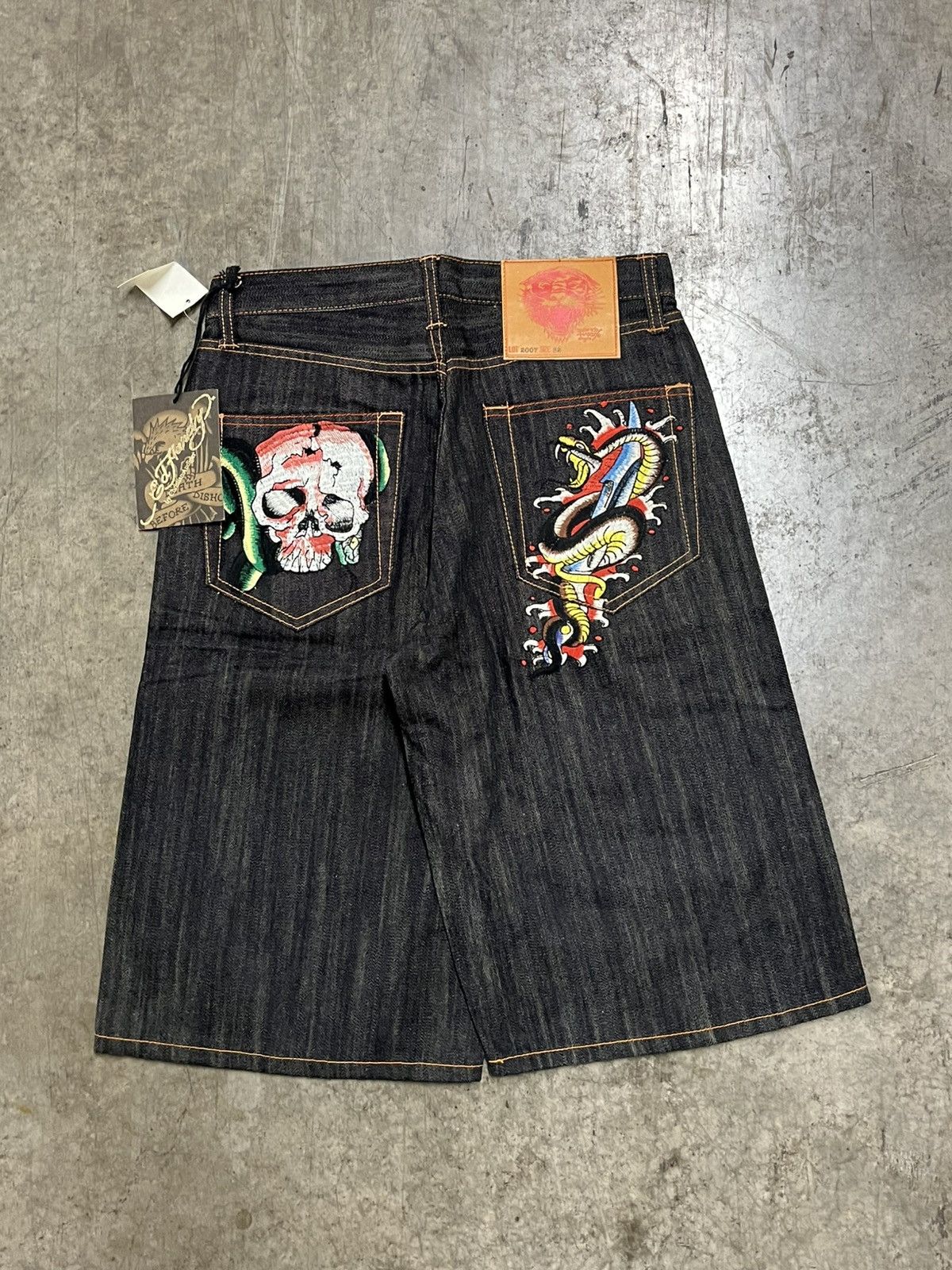 Ed Hardy × Vintage Ed hardy y2k jorts 2007 denim embroidered skater rare Size US 32 / EU 48 - 4 Thumbnail