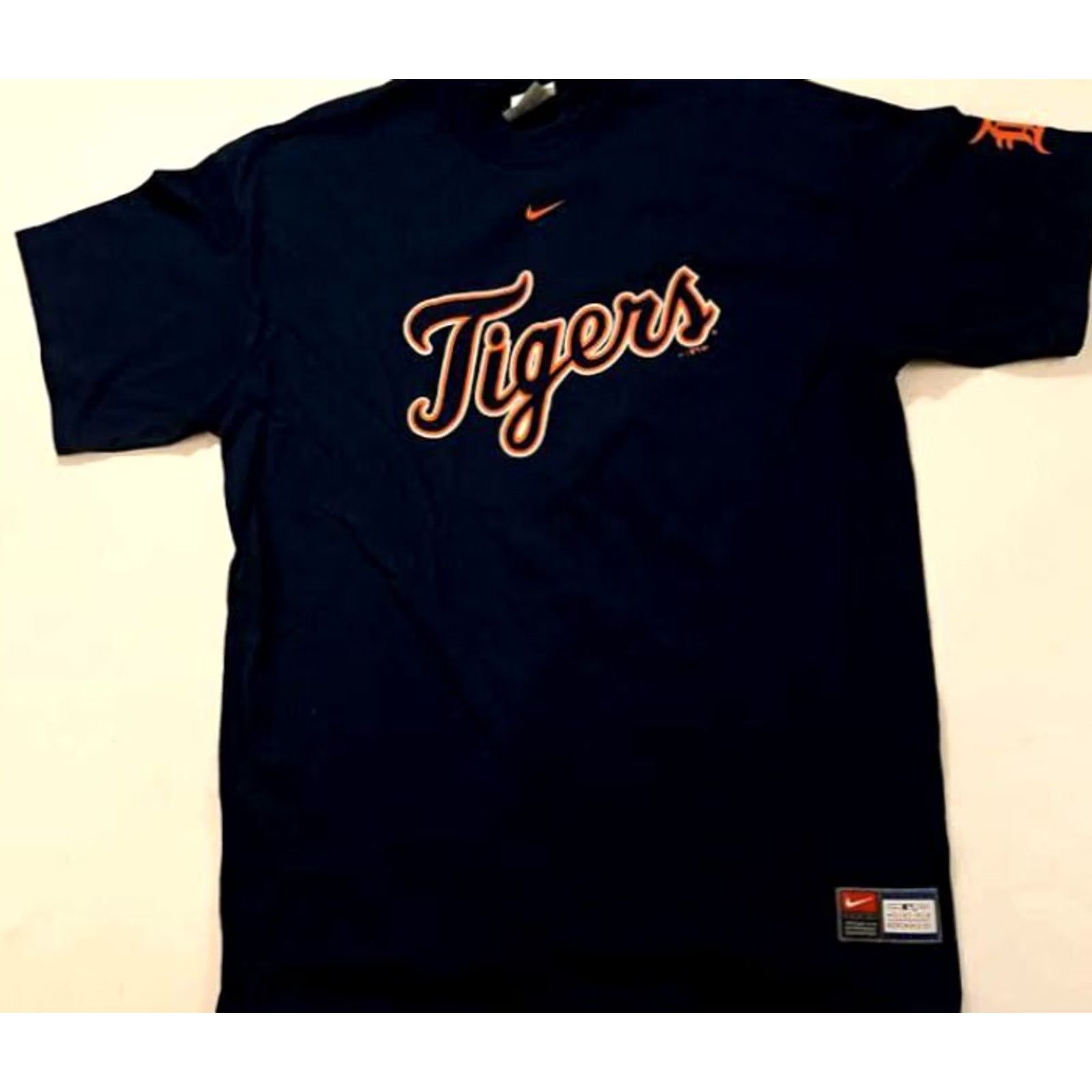 Nike VINTAGE Detroit Tigers Nike T-Shirt XL Blue Men Short Sleeve Baseball 2004 Center Swoosh EUC Size US XL / EU 56 / 4 - 2 Thumbnail