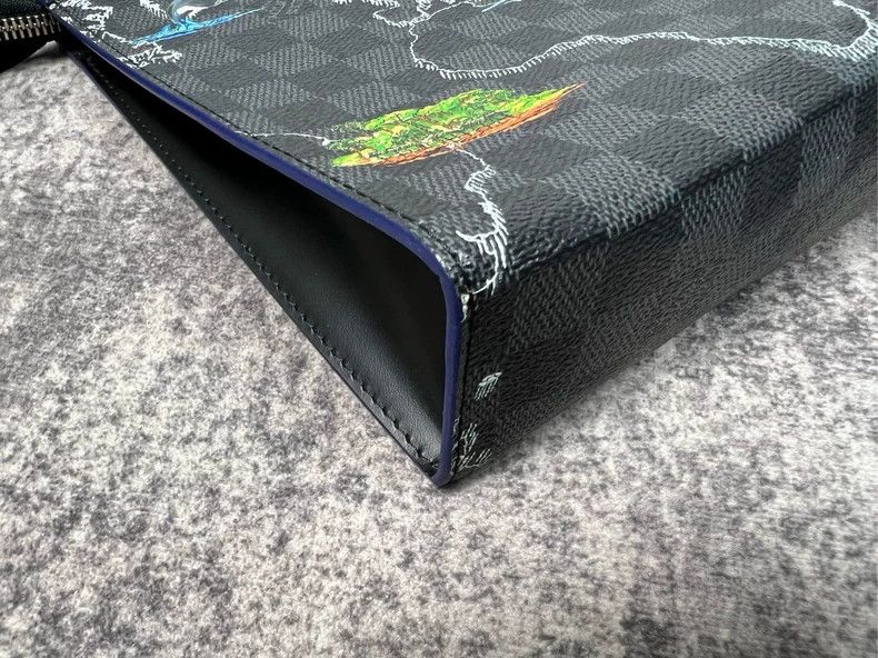 Louis Vuitton Louis Vuitton Map Limited Clutch bag Size ONE SIZE - 3 Thumbnail