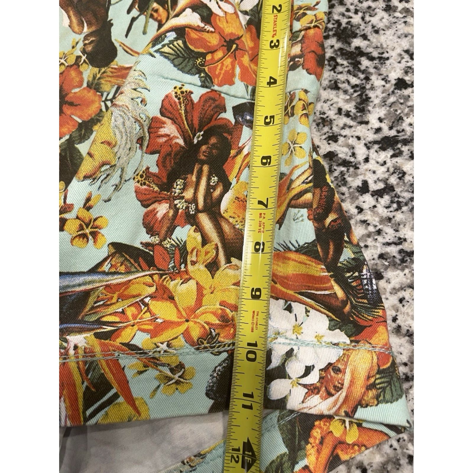 Vintage AKOO & Co. Tropical Print Pinup Girls Cargo Shorts Size 44 Size US 44 / EU 60 - 5 Thumbnail