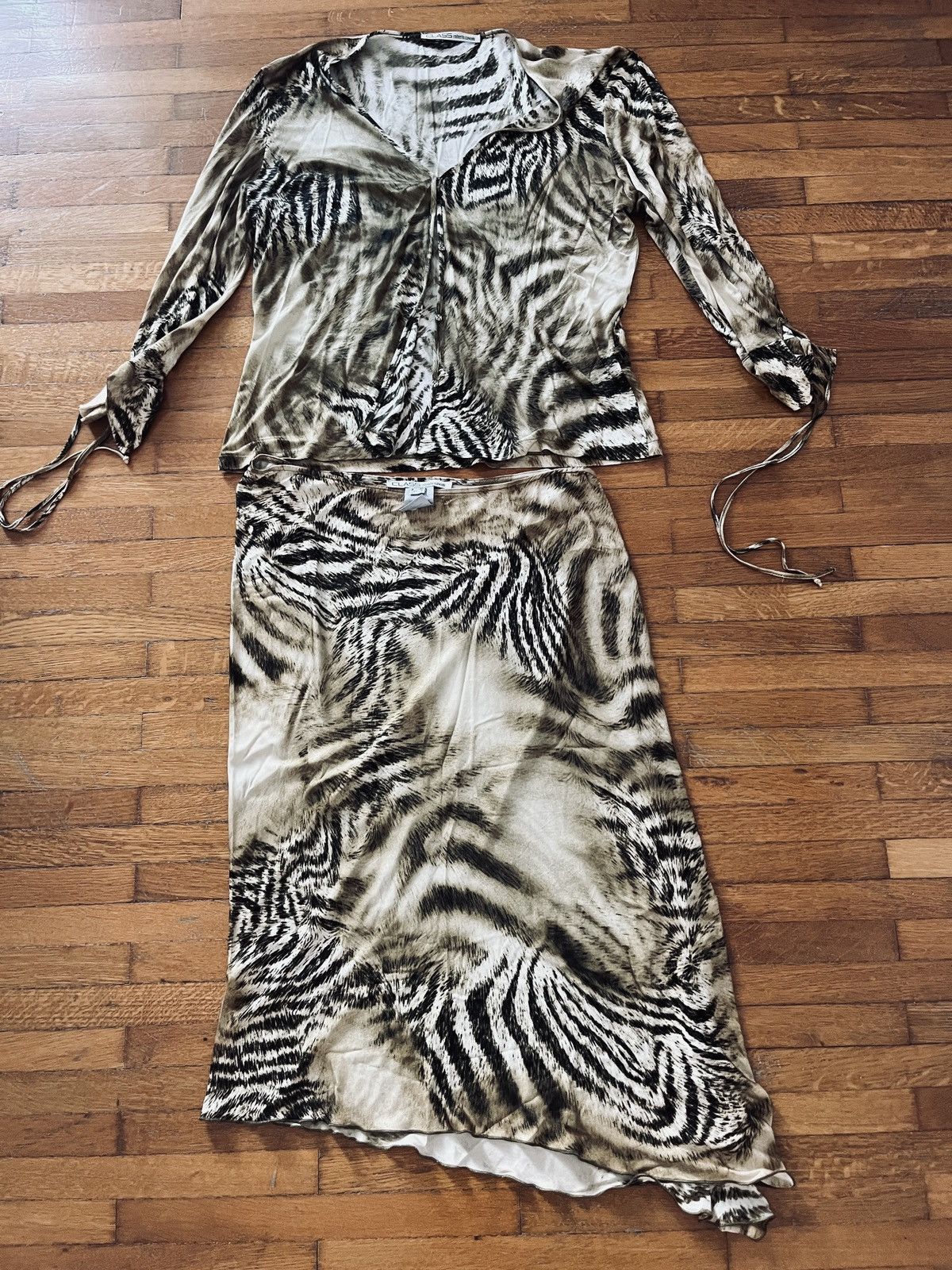 Cavalli Class Roberto Cavalli Printed safari blouse & Diagonal Skirt Size M / US 6-8 / IT 42-44 - 10 Thumbnail