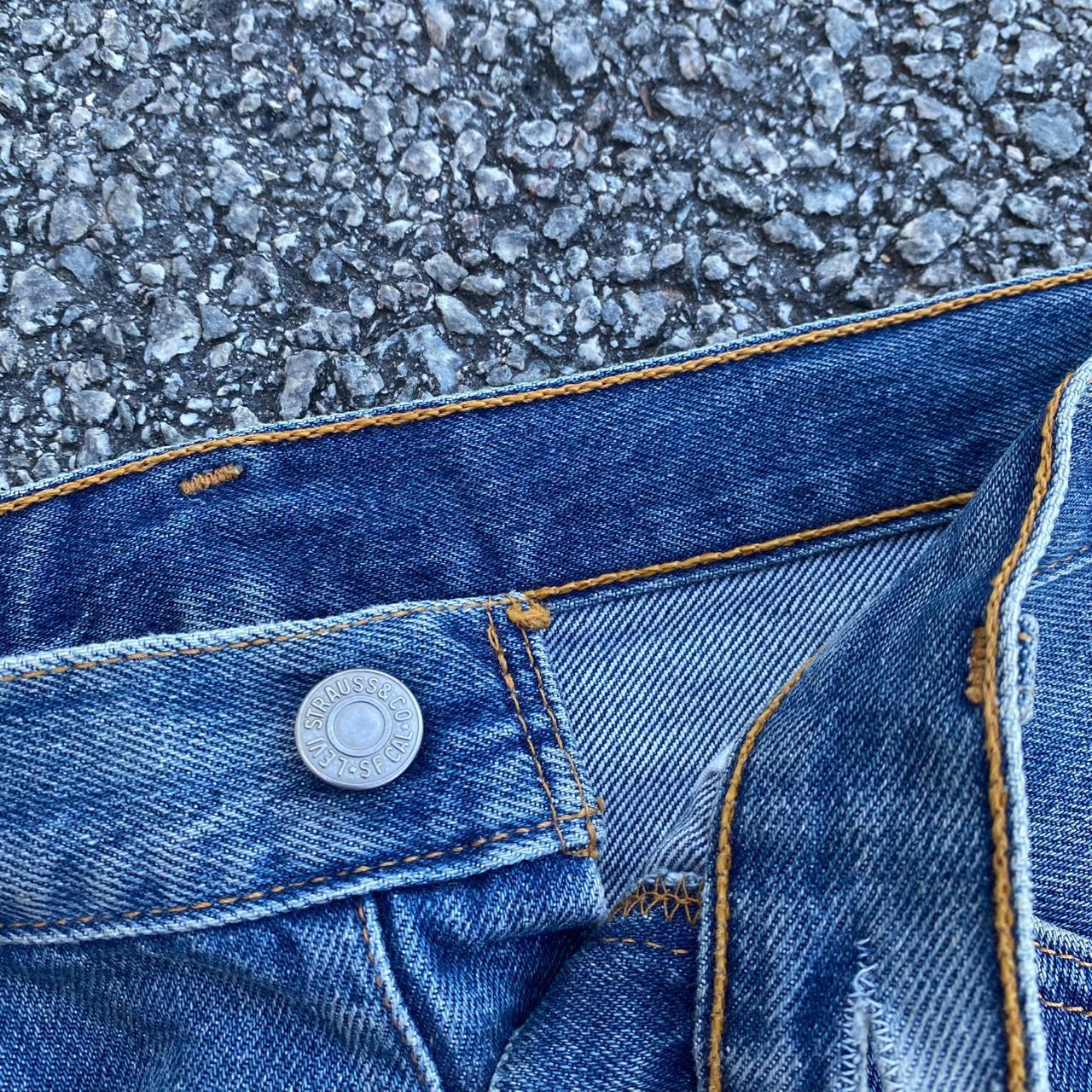 Levi's Vintage 90s Levis 501 Distressed denim Kurt Cobain Style Size US 33 - 7 Thumbnail