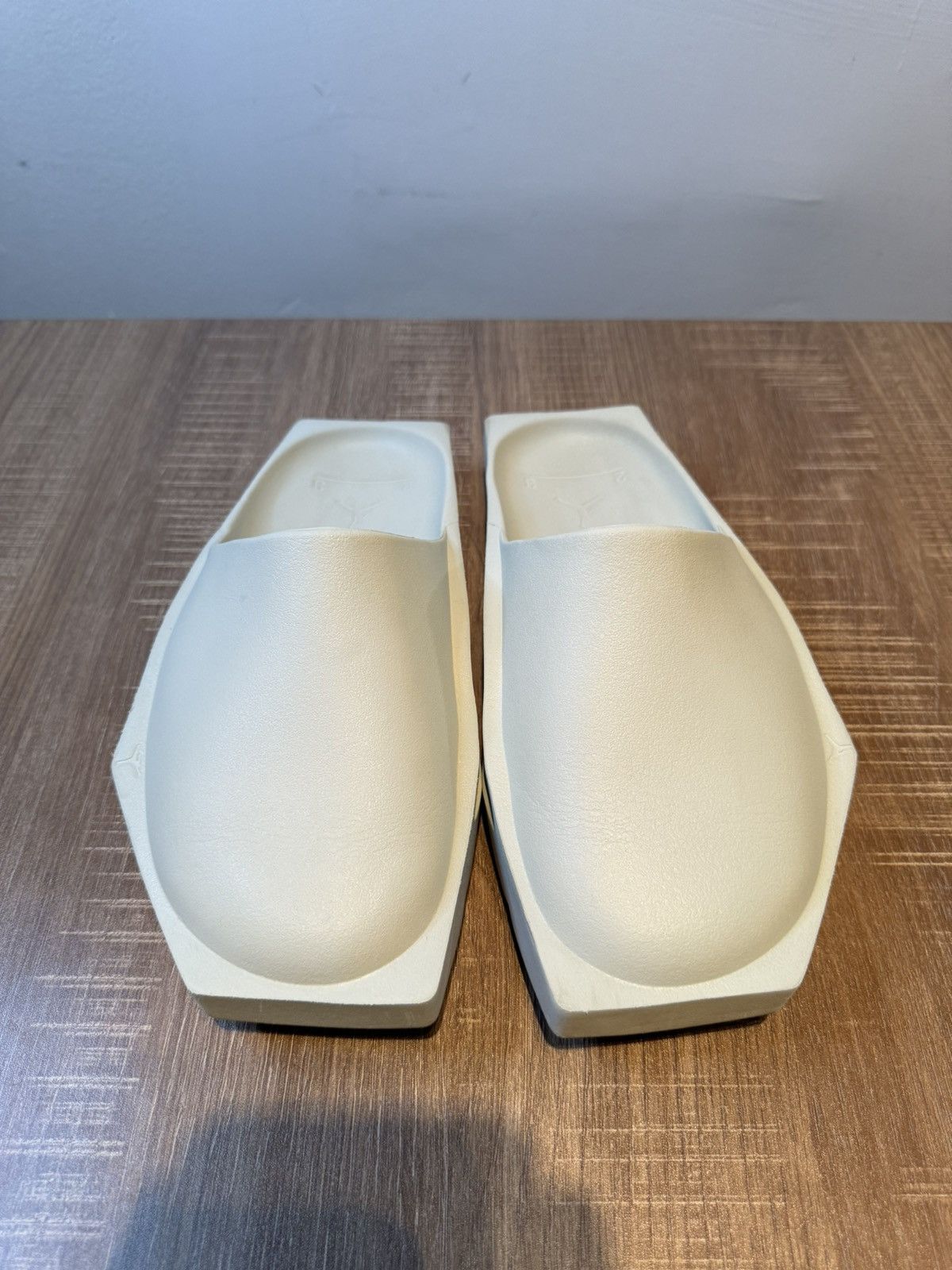 Jordan Brand Nike Air Jordan Hex SP Silver SLIDES W Sz 9 BILLY EILISH Size US 9 / IT 39 - 3 Thumbnail
