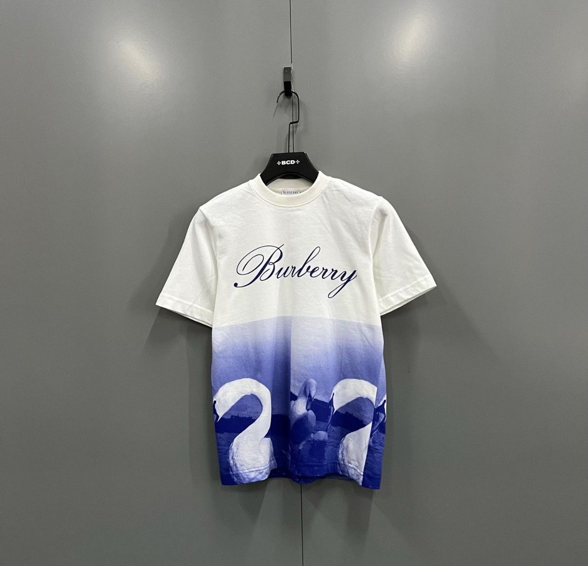 Burberry Burberry White Swan Print Short Sleeve T-shirt J41 Size US XXS / EU 40 - 1 Thumbnail