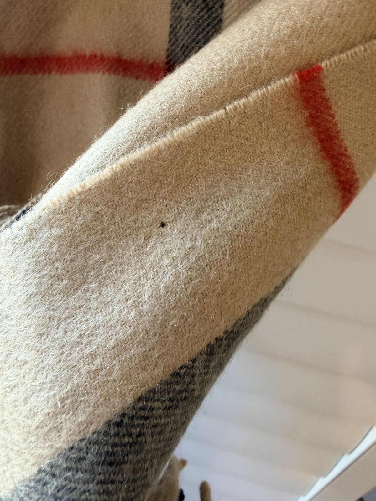 Burberry Burberry Classic Check Scarf Iconic Archive Beige Unisex Size ONE SIZE - 4 Thumbnail