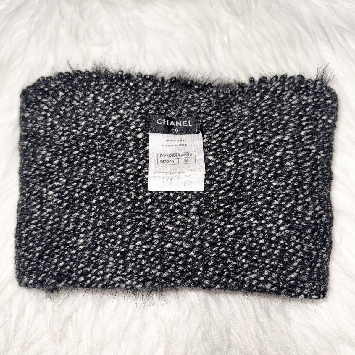 Chanel Authentic Chanel COCO-decorated tweed fur snood scarf M Size ONE SIZE - 9 Thumbnail