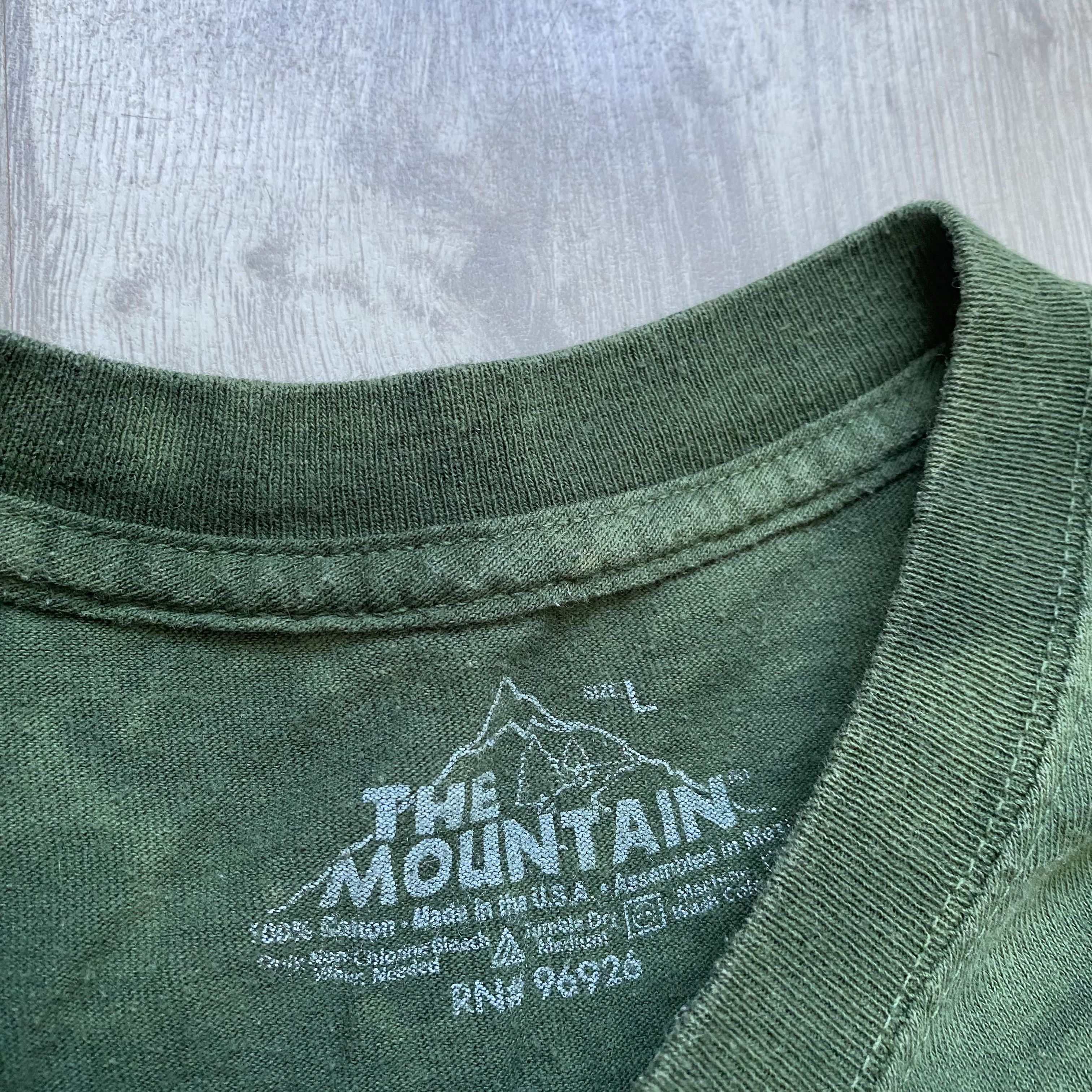 The Mountain 🐅 Vintage Mountain Animal tee Lion Tiger Wolf Y2K tiy dye Size US L / EU 52-54 / 3 - 5 Thumbnail