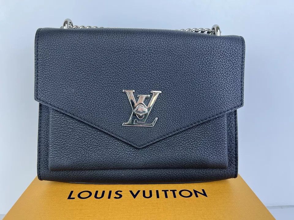 Louis Vuitton Louis Vuitton MyLockMe Leather Shoulder Bag Size ONE SIZE - 1 Thumbnail