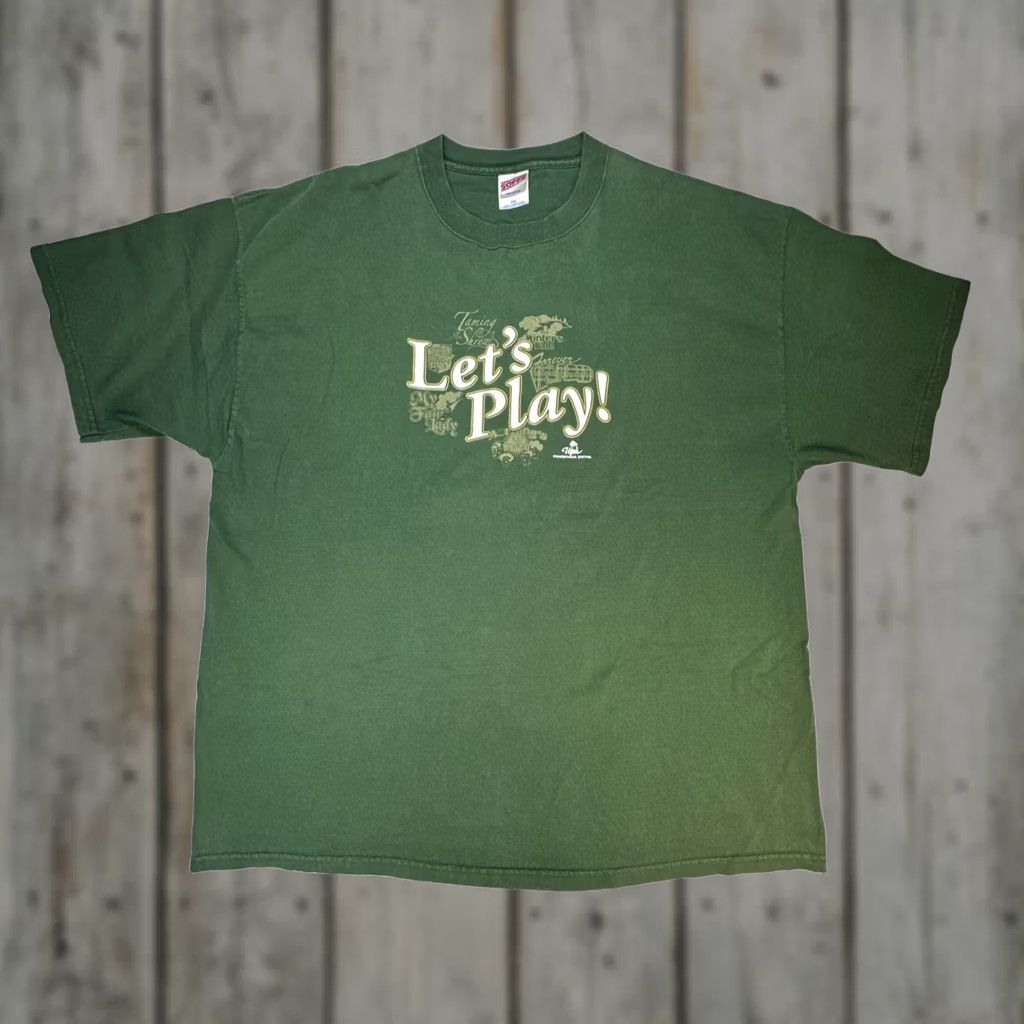 Soffe VINTAGE Soffe T-Shirt Men 2XL UTAH Shakespearean Festival LET'S PLAY 90s Y2K Shakespeare Green Graphic Print Slim Crew Neck Short Sleeve Shirt Size US XXL / EU 58 / 5 - 1 Thumbnail