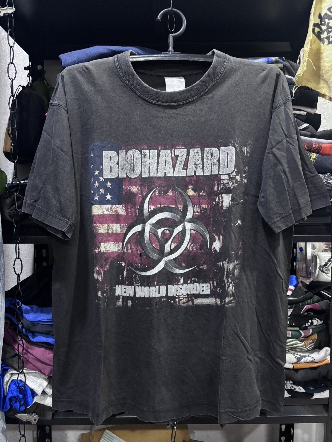 Band Tees Vintage Biohazard Size US XL / EU 56 / 4 - 1 Thumbnail