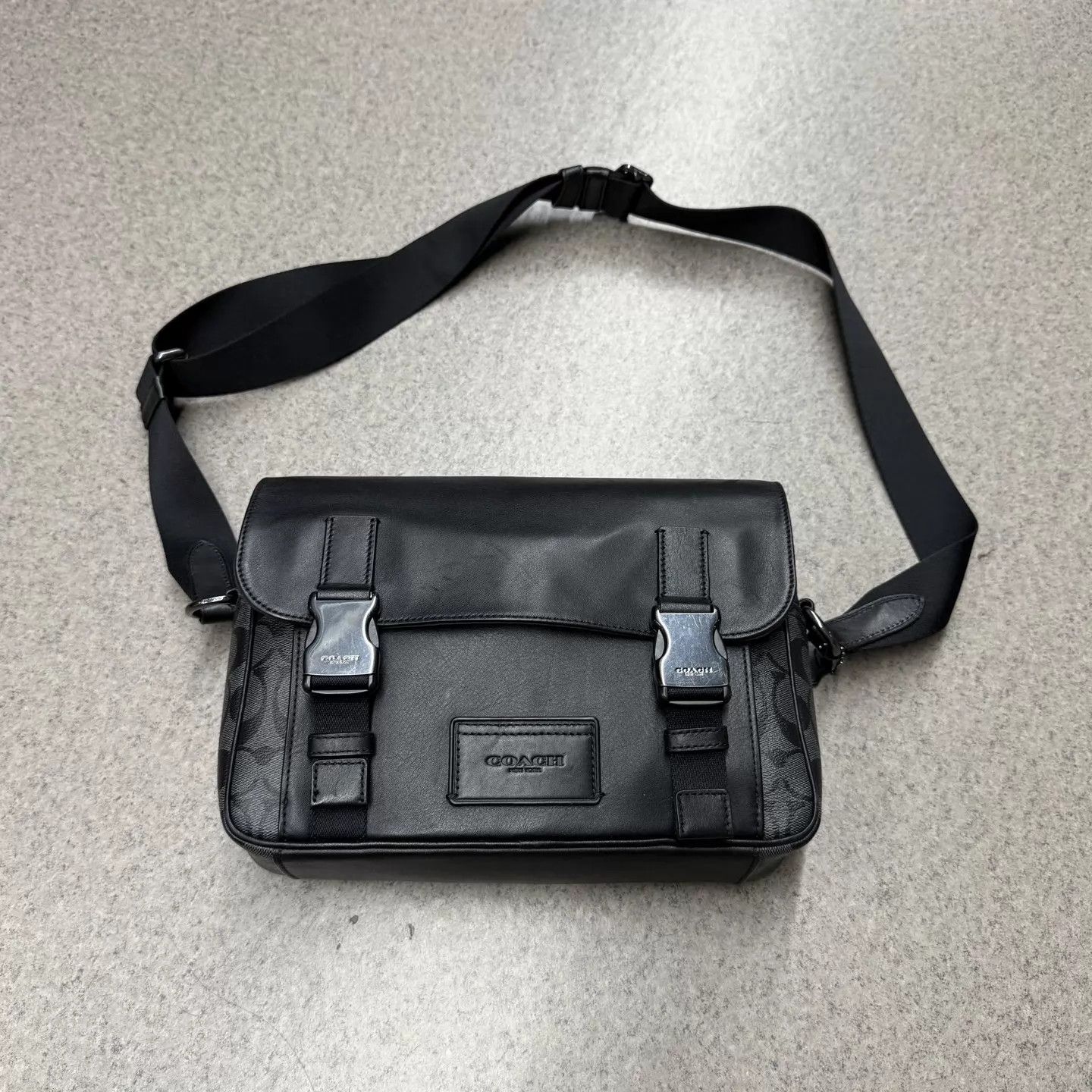 Coach CoachTrackBlackMonogramMessengerBag-GentlyUsed Size ONE SIZE - 1 Thumbnail