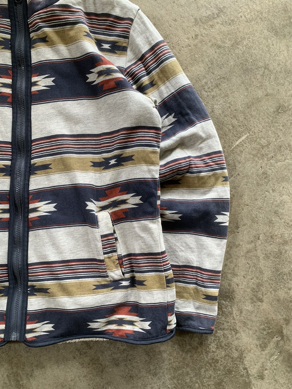 Japanese Brand rare 291295LABO reversible fleece/native design hoodie Size US L / EU 52-54 / 3 - 4 Thumbnail