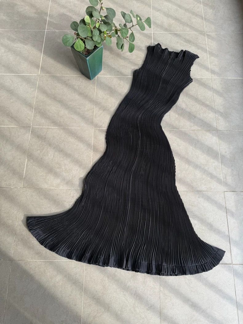Issey Miyake Issey Miyake size:2 Black hard tulle pleated mainline dres Size M / US 6-8 / IT 42-44 - 1 Thumbnail