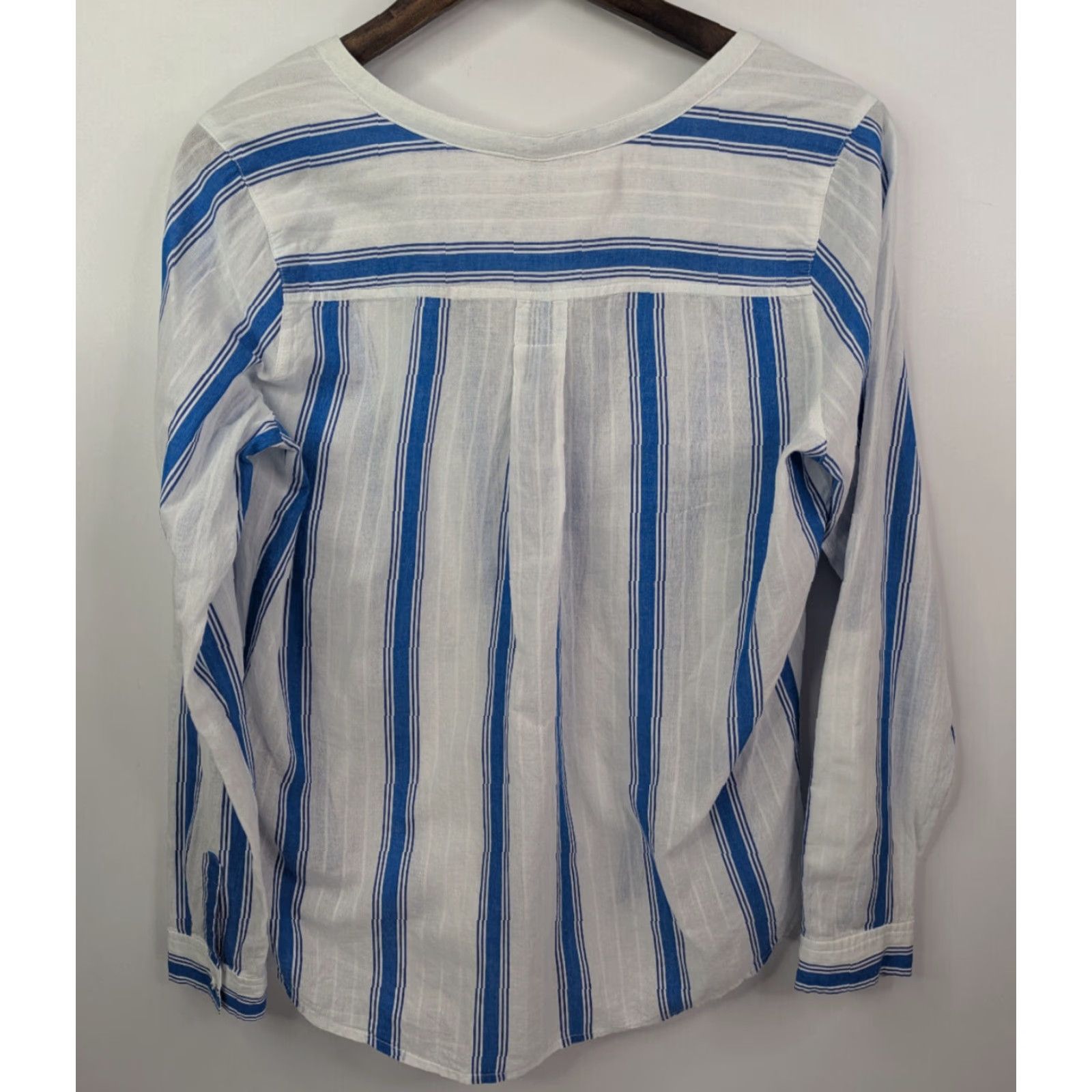 NYDJ NYDJ White Blue Vertical Stripe V-neck Tie Neck Blouse Roll-Up Sleeve Size M Womens Shirt Blouse 100% Cotton Blue Stripe Size M / US 6-8 / IT 42-44 - 3 Thumbnail