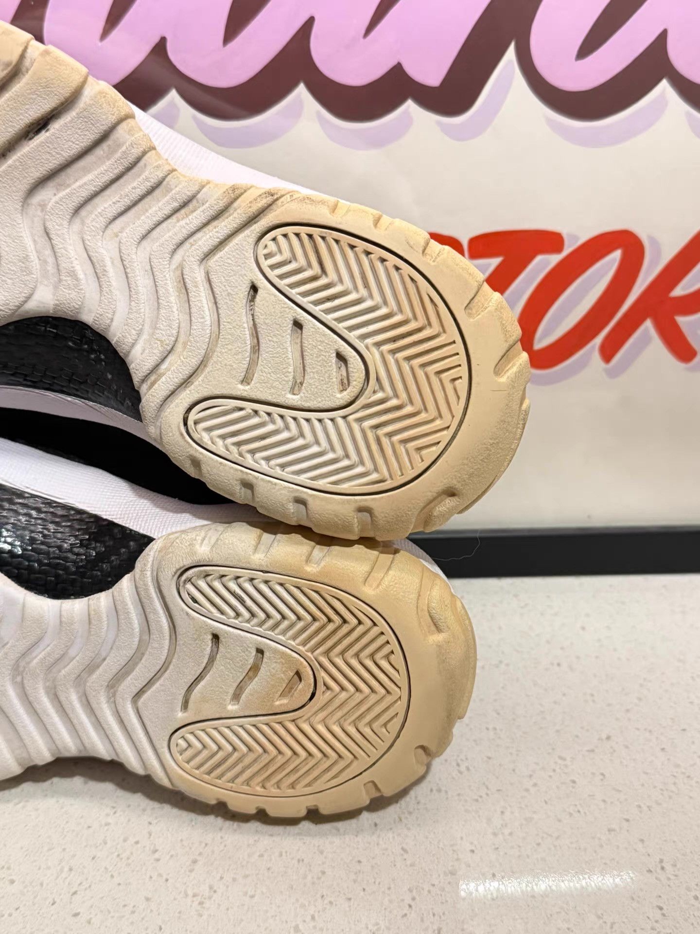 Nike Authentic Jordan Future Low basketball shoes。 Ｑ20 Size US 9.5 / EU 42-43 - 4 Thumbnail