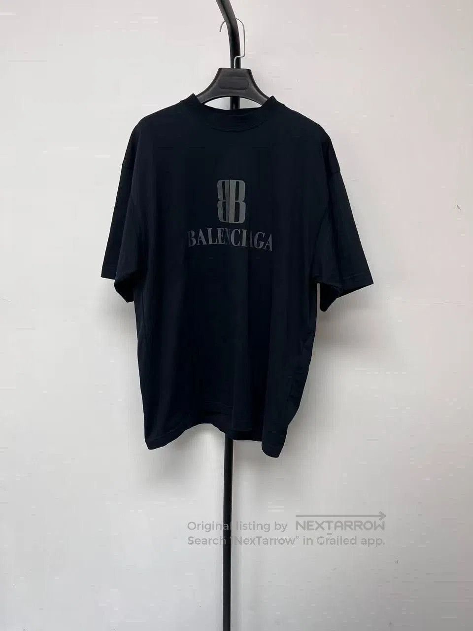 Balenciaga Balenciaga Logo Oversized Drop Shoulder T-Shirt Women's. Size XS / US 0-2 / IT 36-38 - 1 Thumbnail