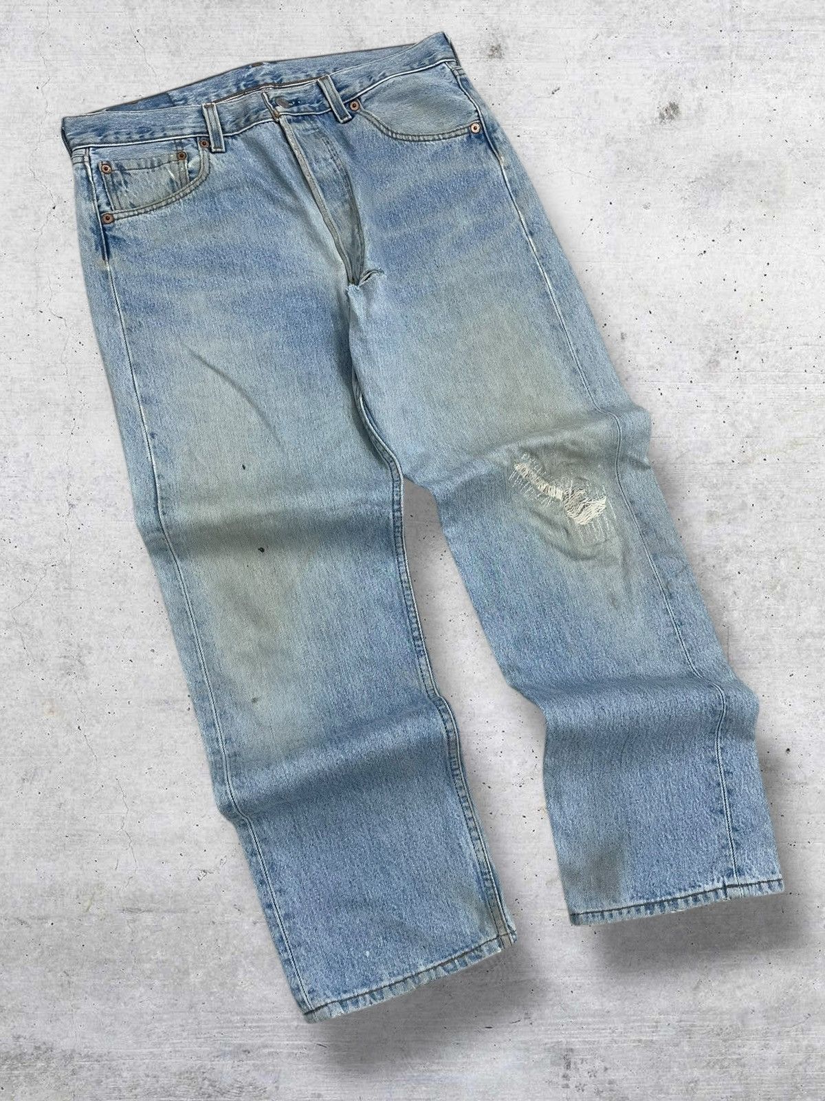 Levi's Vintage Clothing VINTAGE 501 LEVIS USA DESIGNER 90S OG RIPPED MUDWASH DENIM Size US 32 / EU 48 - 2 Thumbnail