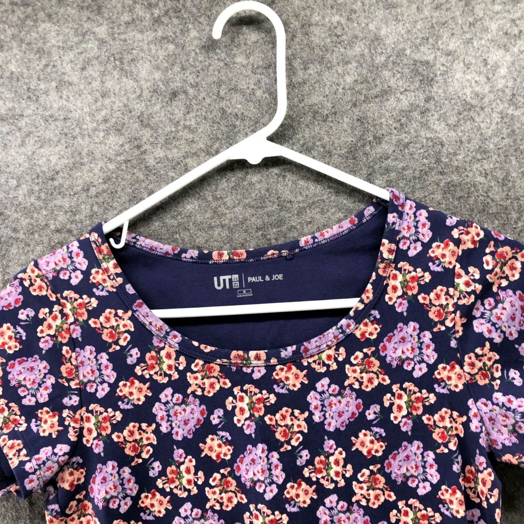 Uniqlo Uniqlo T-Shirt Womens M Cropped Short Sleeve Floral Scoop Neck Navy Slim Casual Shirt Size M / US 6-8 / IT 42-44 - 7 Thumbnail