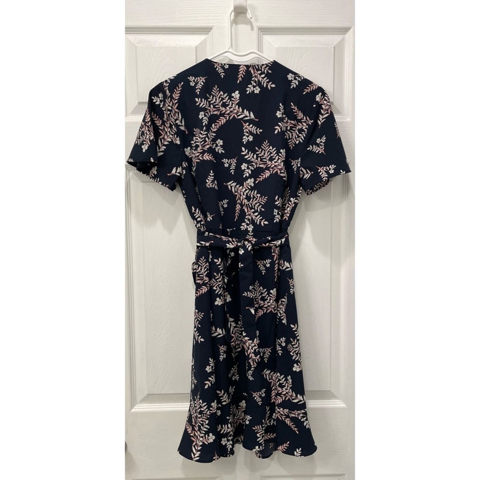 Banana Republic Banana Republic Floral Wrap Dress 2 Size XS / US 0-2 / IT 36-38 - 2 Thumbnail