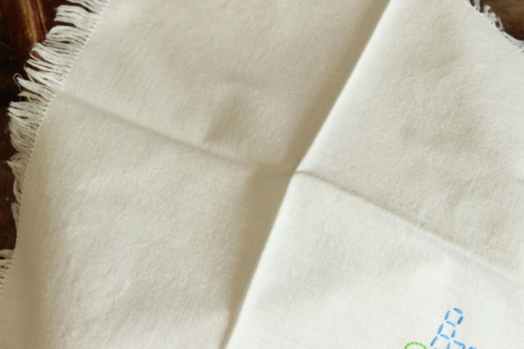 Vintage Vintage 1960s 1970s Handkerchief, White Cotton With Embroide Size ONE SIZE - 7 Thumbnail