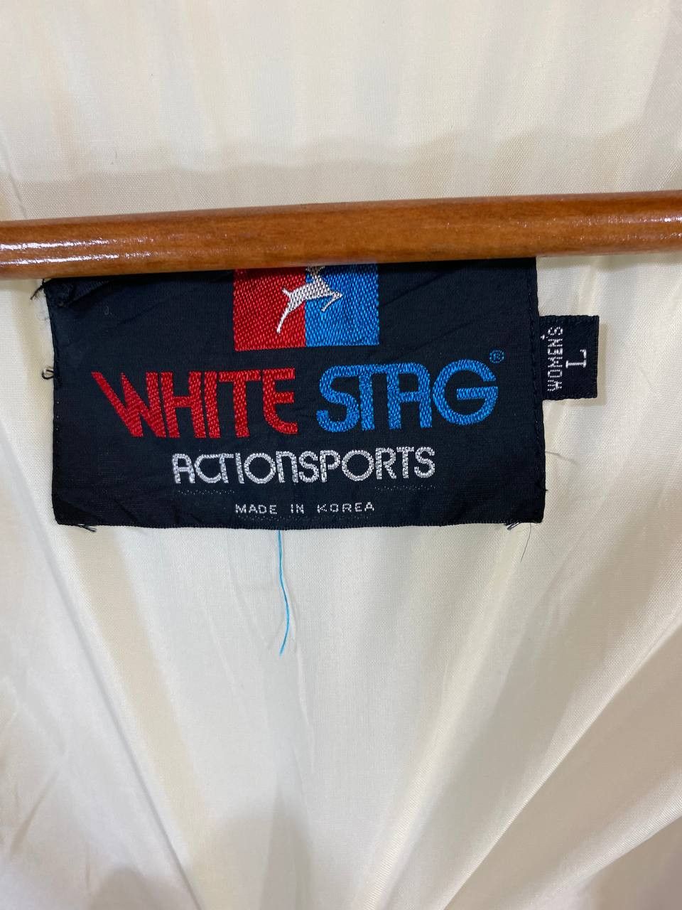 Vintage vintage white stag skiwear retro puffer jacket nice design Size US L / EU 52-54 / 3 - 6 Thumbnail