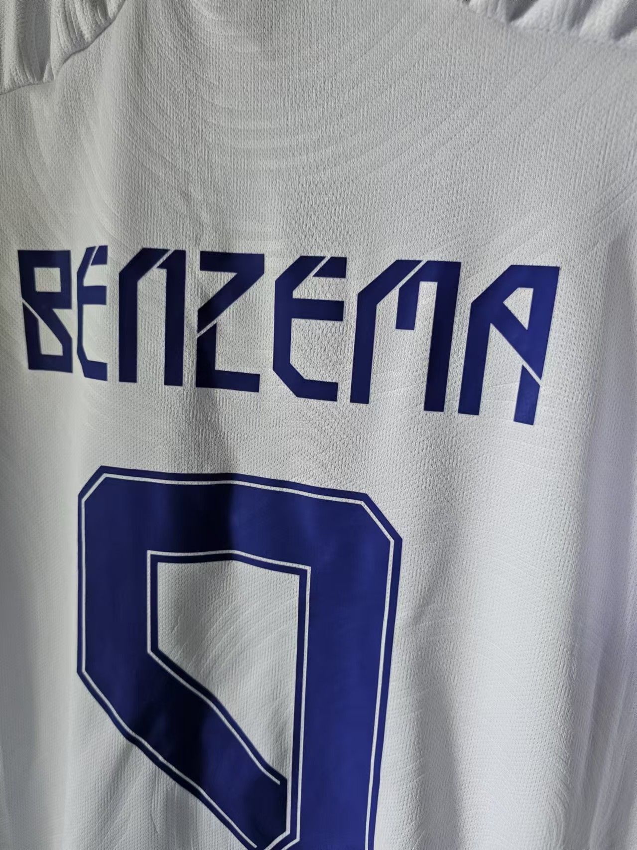 Other 2022 Real Madrid #9 Benzema Jersey White Size US L / EU 52-54 / 3 - 4 Thumbnail