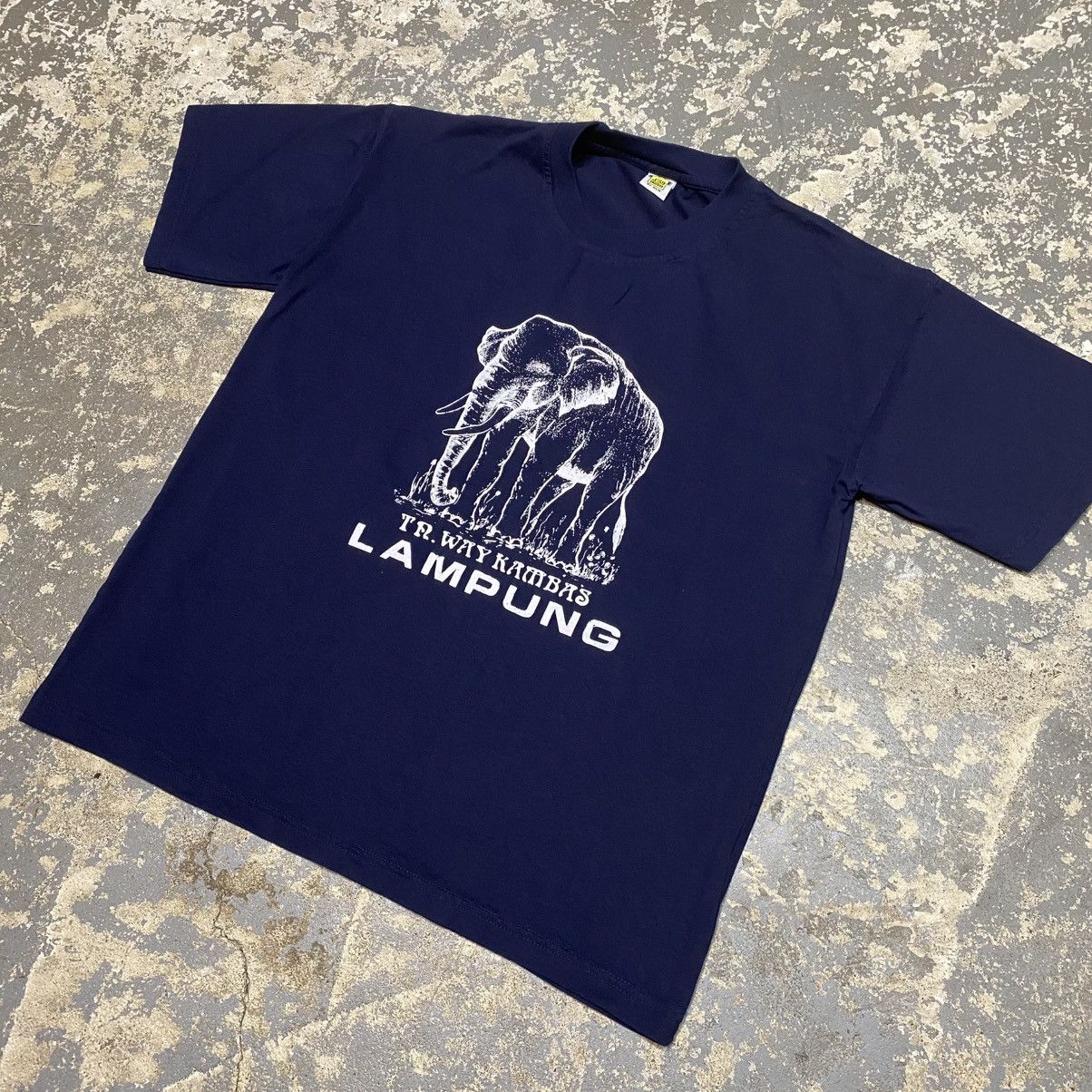 Other Vintage Elephant Lampung Graphic Navy Tshirt Size US M / EU 48-50 / 2 - 2 Thumbnail