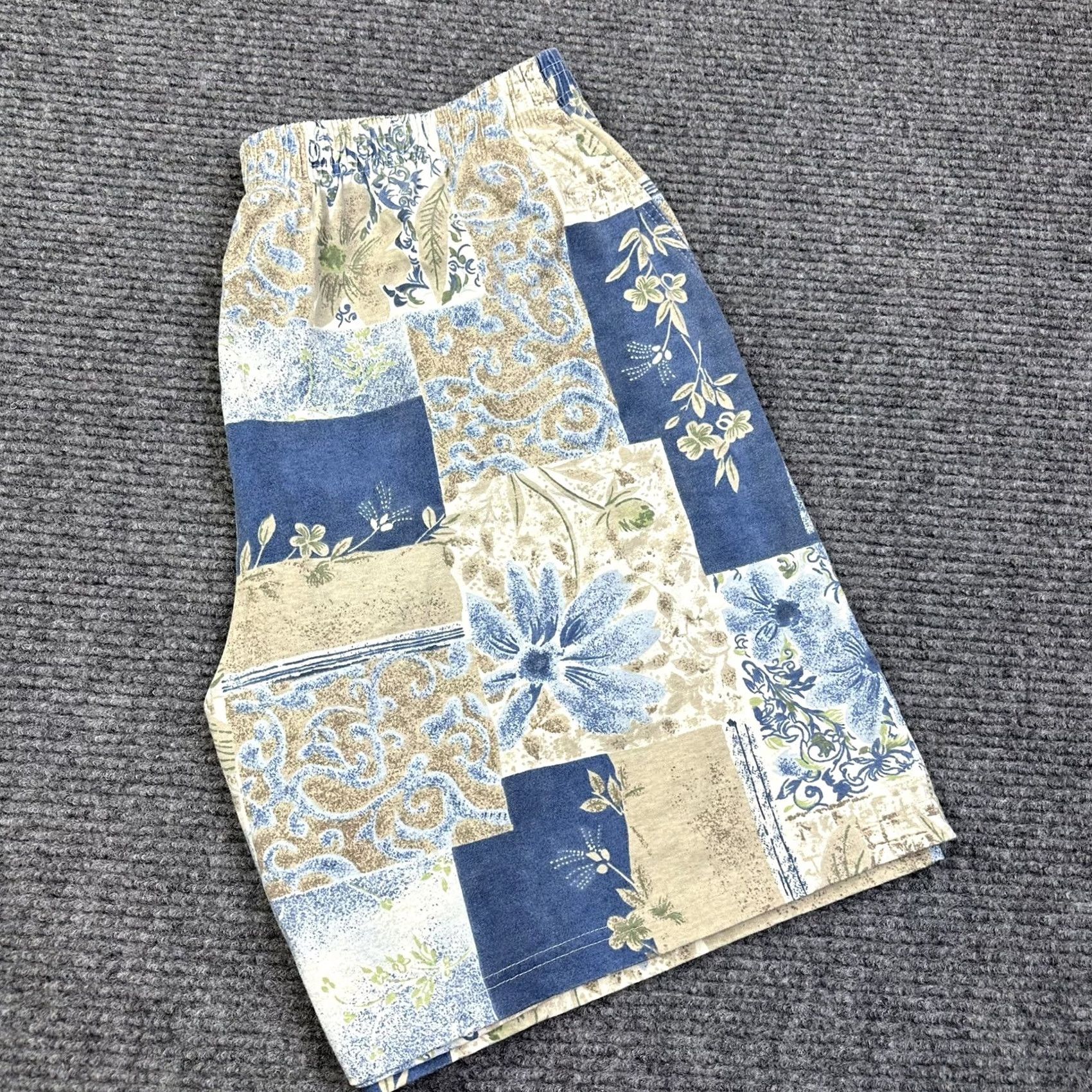 Vintage VINTAGE 90s Woman’s Plus Size 2XL Retro Floral Bermuda Shorts With Pockets Size 40" / US 18 - 6 Thumbnail